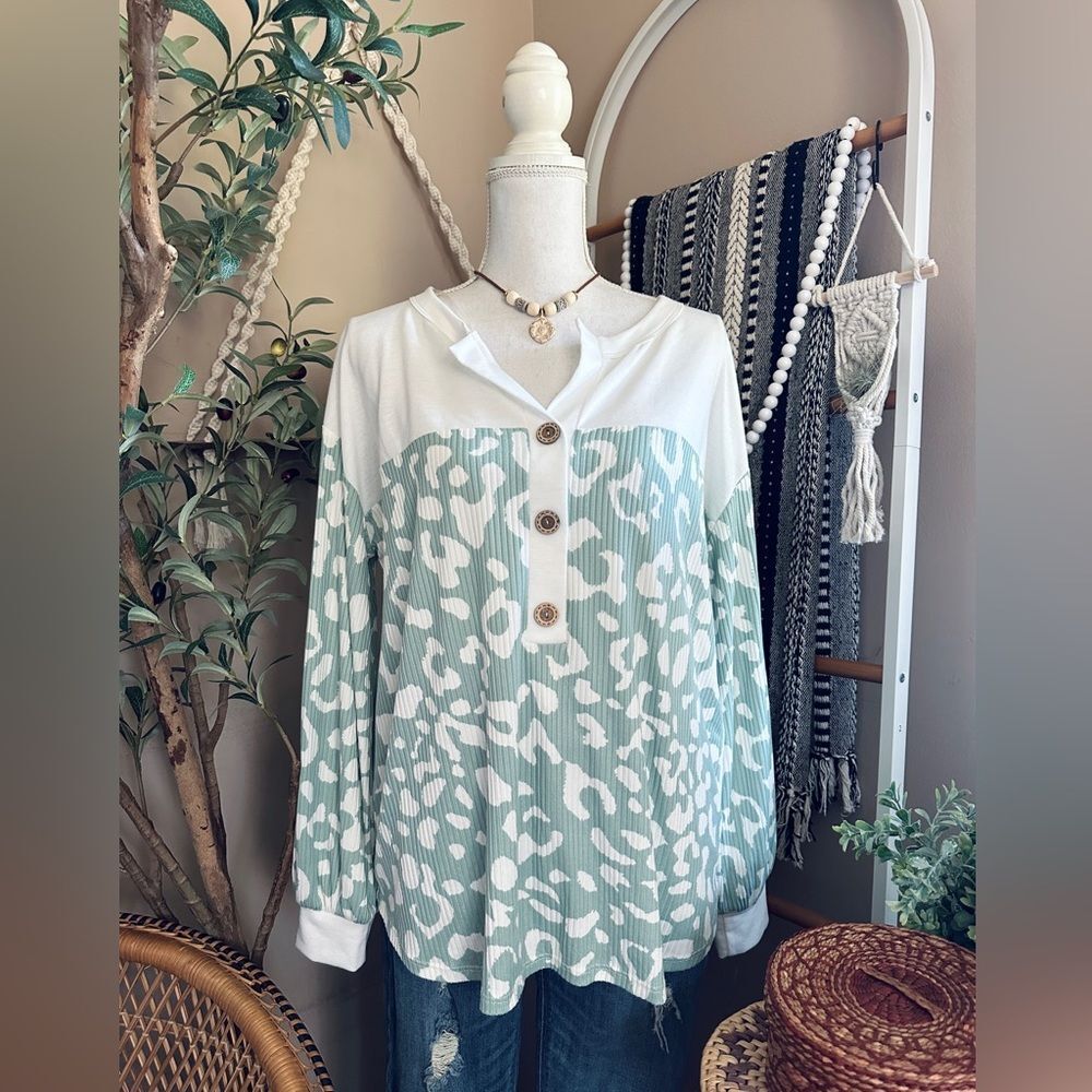 Macaron Leopard Print Ribbed Button Henley Top Large